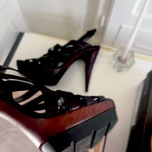 Stuart Weitzman size 9. Black. Great heel.